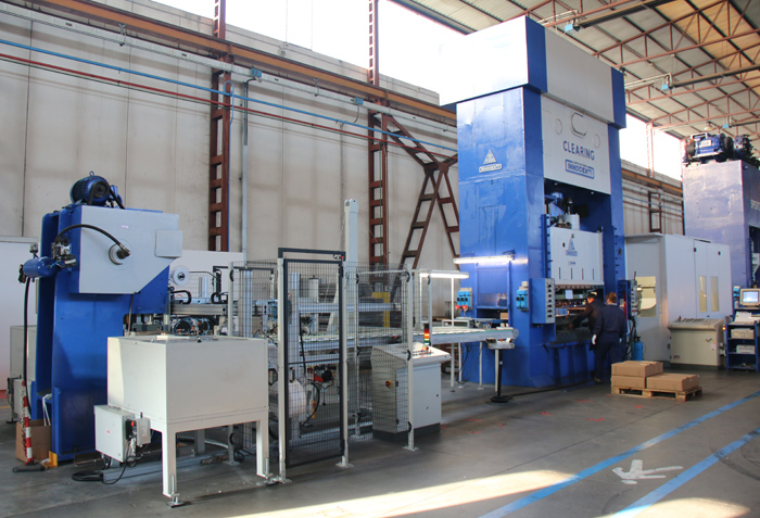 Nuova linea di stampaggio